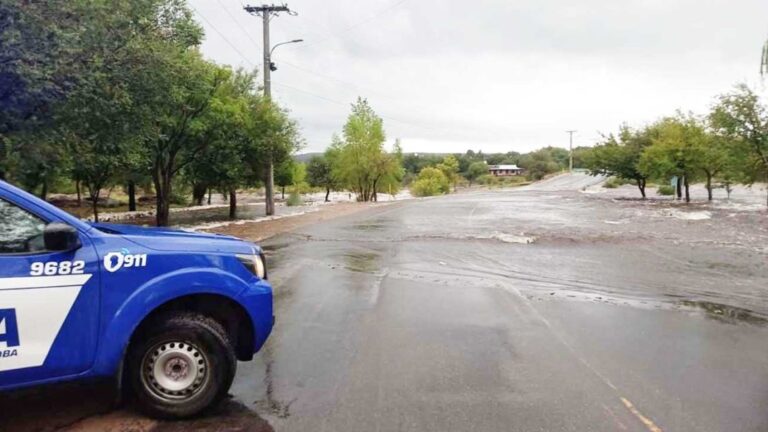 Tempestad en Córdoba: Caminos bloqueados y anegamientos