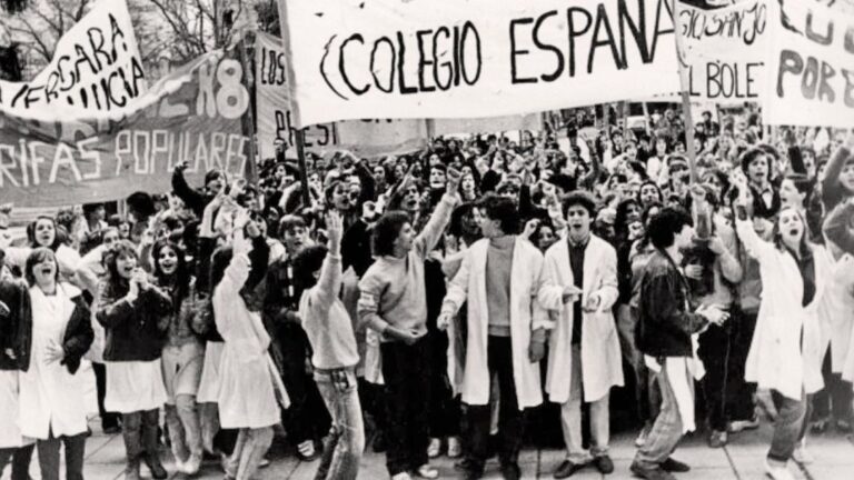 De Woodstock a Milei: El Choque de Generaciones