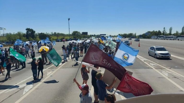 Caminos de las Sierras denuncia a gremios por bloqueo del peaje: ‘Un infierno como el de Dante’