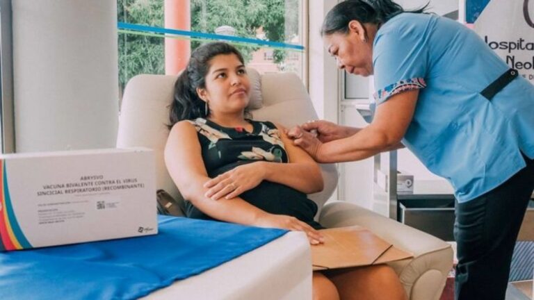 Misiones lanza campaña de vacunación contra el Virus Sincicial Respiratorio para embarazadas