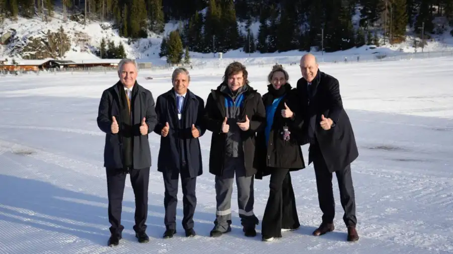 Milei y su equipo en Davos