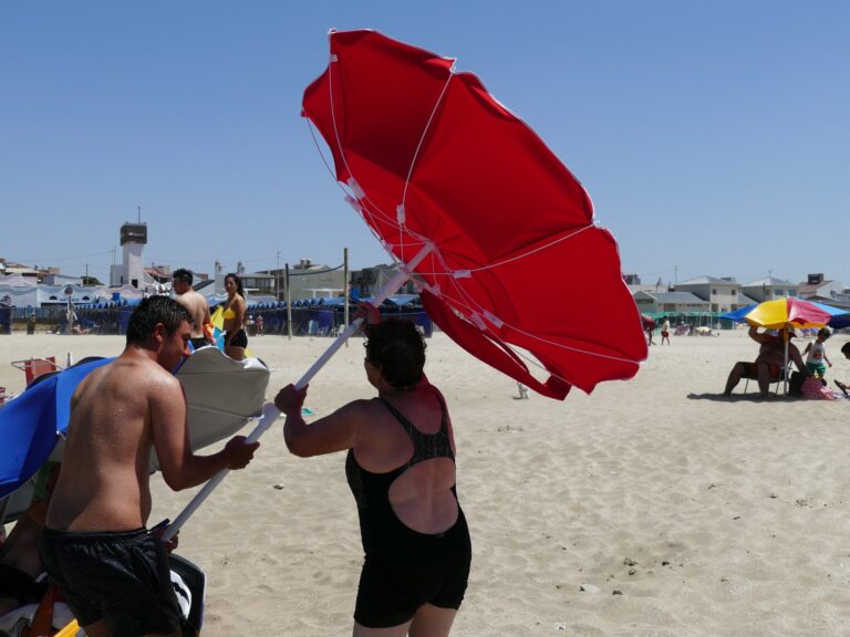 Alerta amarilla: Fuertes vientos en la Costa y tormentas severas en seis provincias