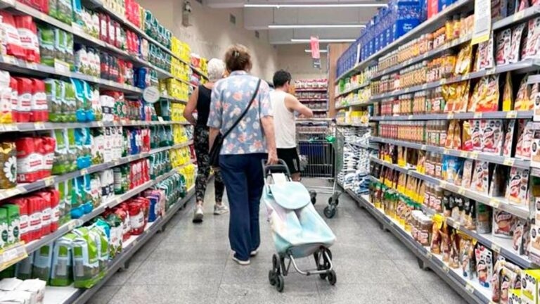 Encuesta: El 60% de los argentinos se endeuda para cubrir gastos diarios