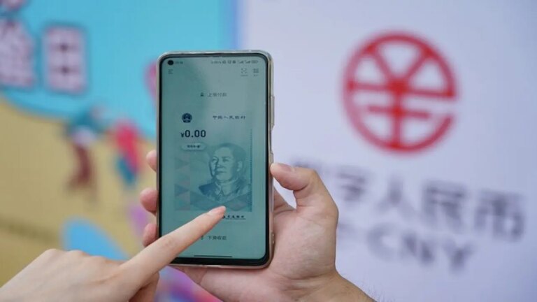 China impulsa un plan para popularizar su moneda digital.