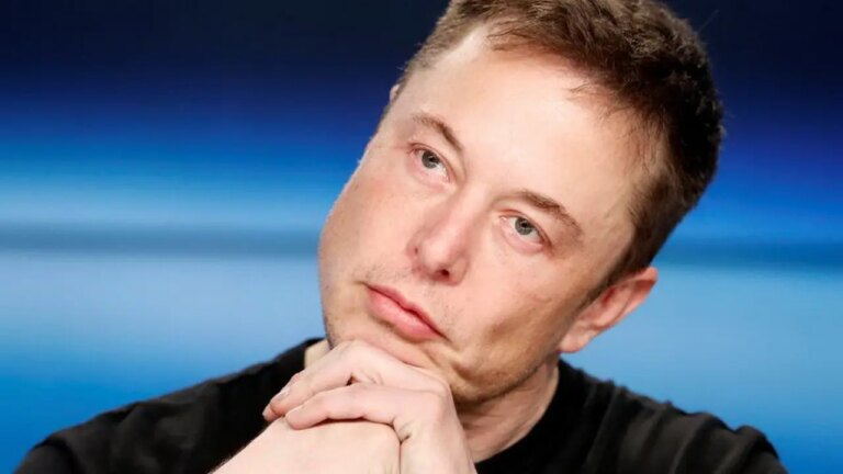 Elon Musk suprime una controvertida función de Grok