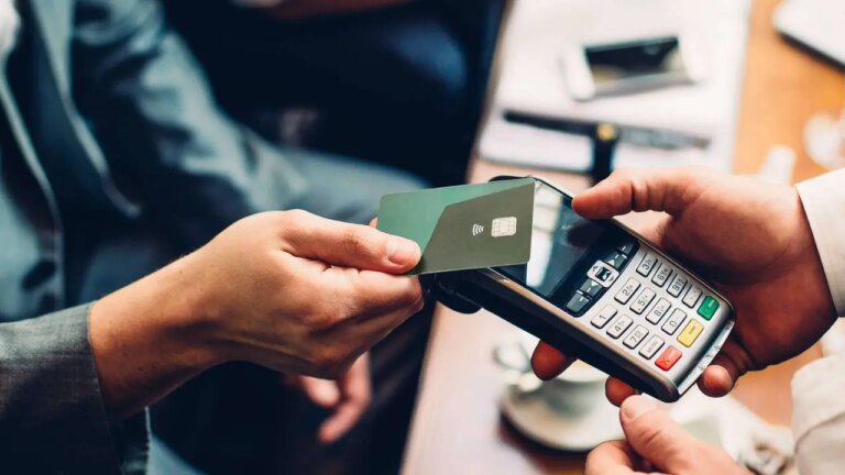 ¿Qué opción es más económica para pagos en comercios y emprendimientos?