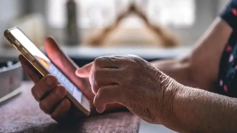 Jubilados víctimas de estafa por falso plan de jubilación cripto