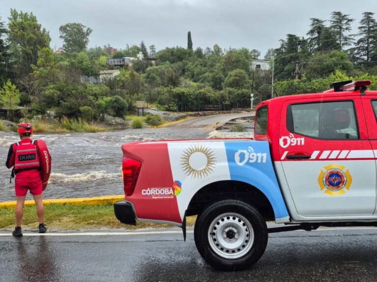 Rescate Dramático: Autos Atrapados y Suspensión en Jesús María