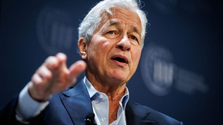 Dimon advierte: Límite en tasas de tarjetas de crédito puede desatar un desastre económico