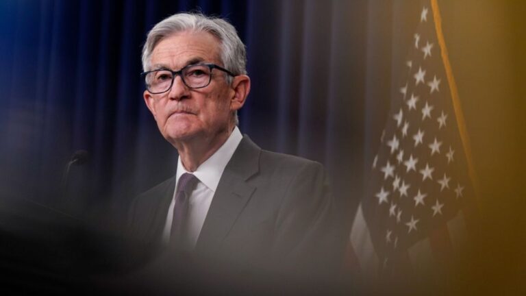 Fed enfrenta citaciones judiciales y Powell reafirma su independencia