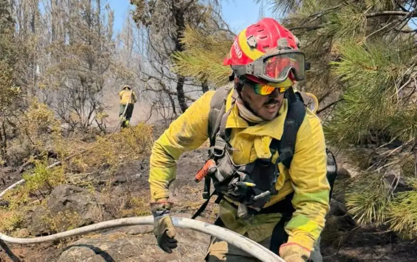 Bomberos cordobeses en el combate contra incendios en Chubut