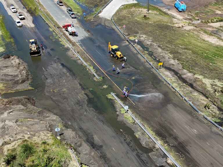 Ruta 11 Cortada por Inundación: Caño Cloacal Roto