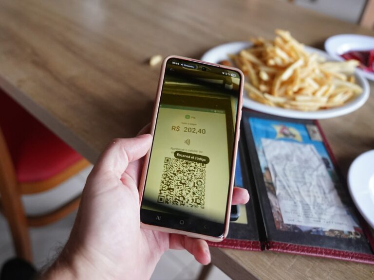 Turistas pagan de más al usar billetera virtual