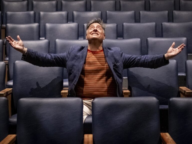 Teatro Vanguardista: Irreverencia en Escena