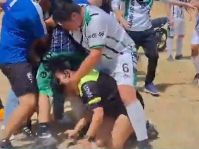 Brutal ataque a árbitra en un partido de fútbol amateur en Bahía Blanca