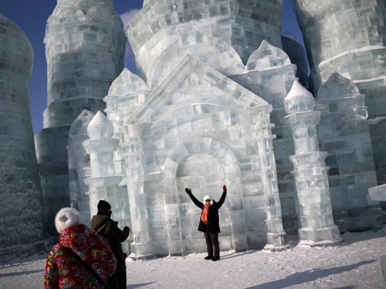 Descubre el Parque de Hielo Más Grande del Mundo: ¡Solo Abierto Dos Meses!