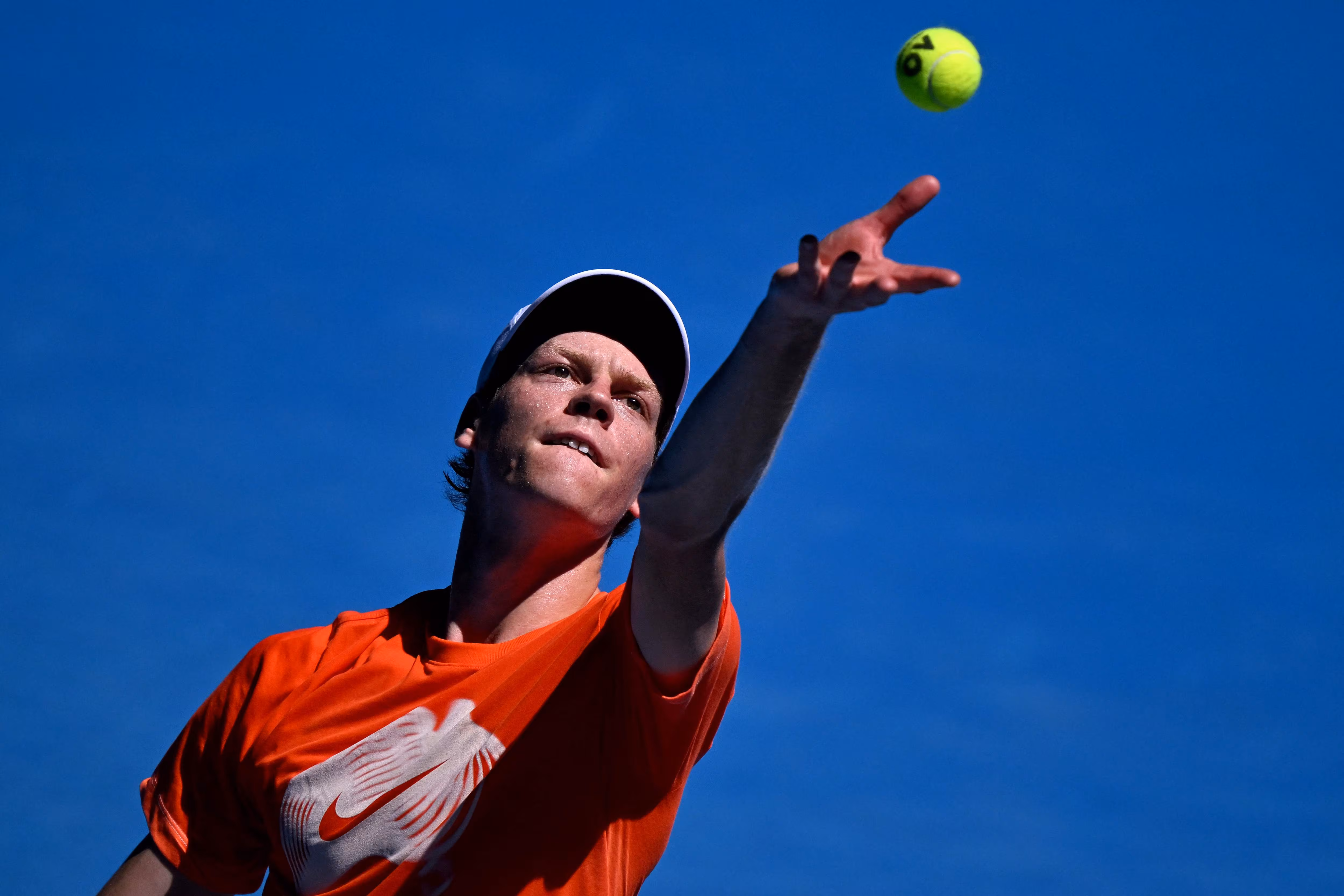 Jannik Sinner comienza la defensa de su título en el Australian Open