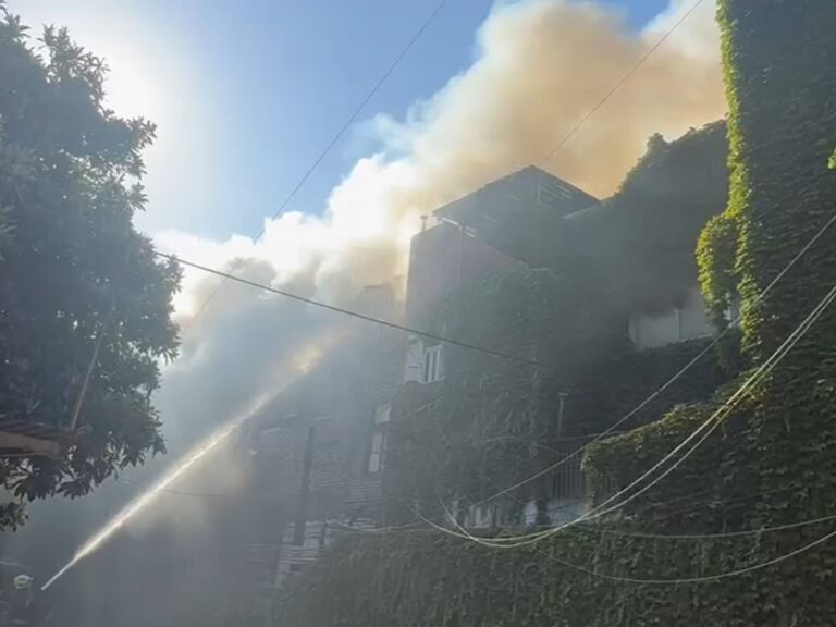 Tragedia en conventillo: mujer muere en incendio a un paso de La Bombonera