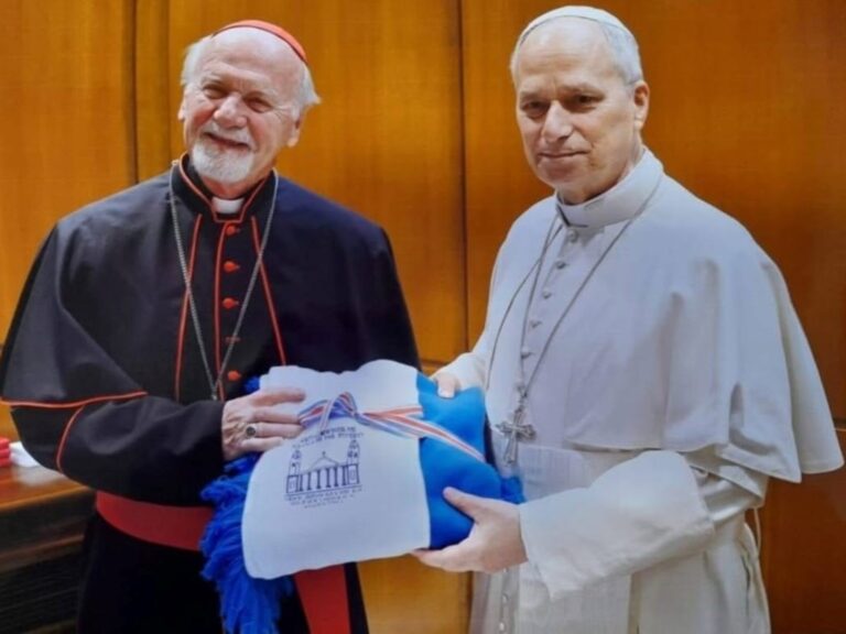 ¿Visitará el Papa León XIV Argentina? Un encuentro con el arzobispo enciende la esperanza.