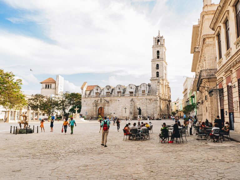 La Habana: Historia, Escasez y el Paraíso de los Cayos