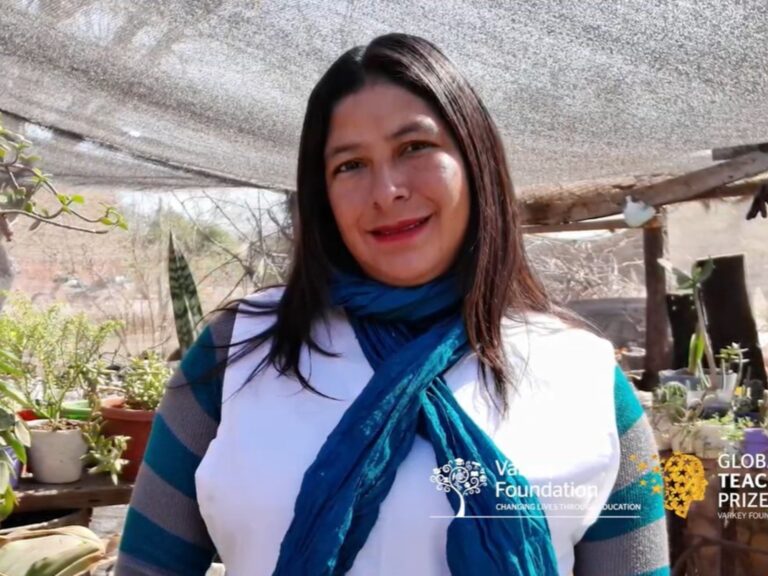 Maestra argentina entre las 10 mejores del mundo competirá por un millón de dólares
