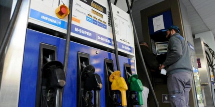 Estaciones de servicio nafta combustible