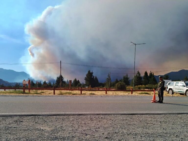 El avión hidrante más grande de Latinoamérica ya combate los incendios sin descanso