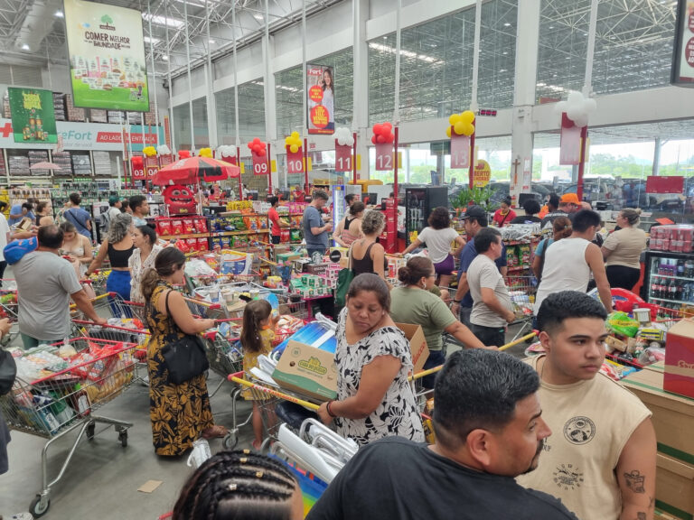 Descubre la opción favorita de los argentinos en Florianópolis para ahorrar en compras 24/7