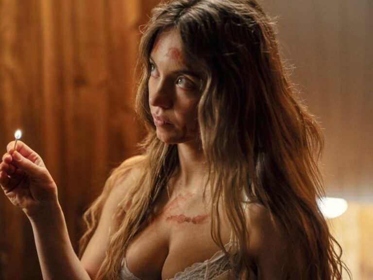 Sydney Sweeney: La Empleada del Mes en Clave Erótica