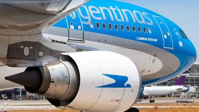 Controladores aéreos planifican paros: descubre los días afectados