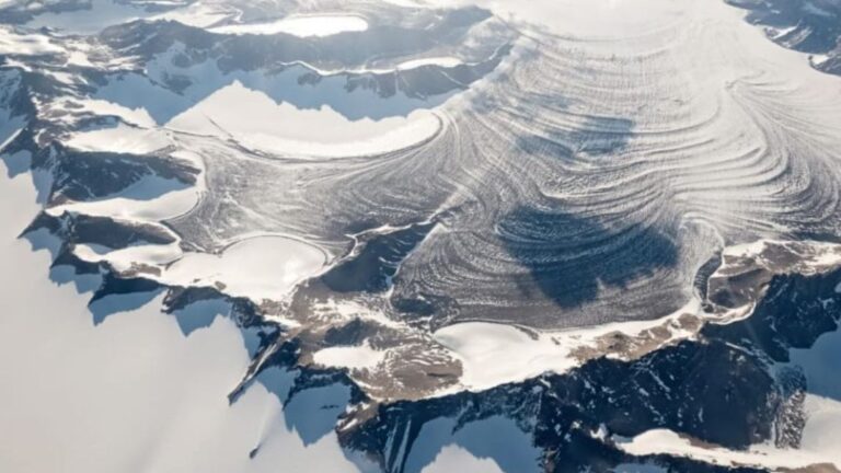 Descubriendo el Continente Oculto: El Mapa Bajo el Hielo de la Antártida