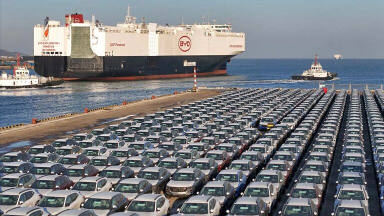 El buque chino de BYD aterriza en Argentina con capacidad para 7,000 autos híbridos y eléctricos