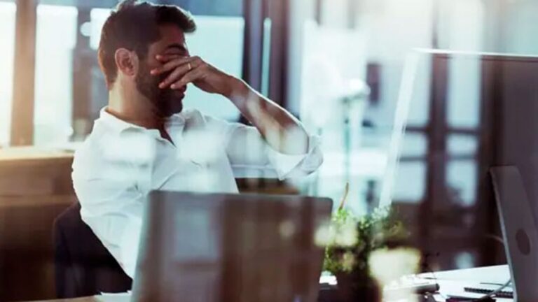 Burnout en Argentina: 1 de cada 5 trabajadores se siente agotado, pero los niveles disminuyen en 2025