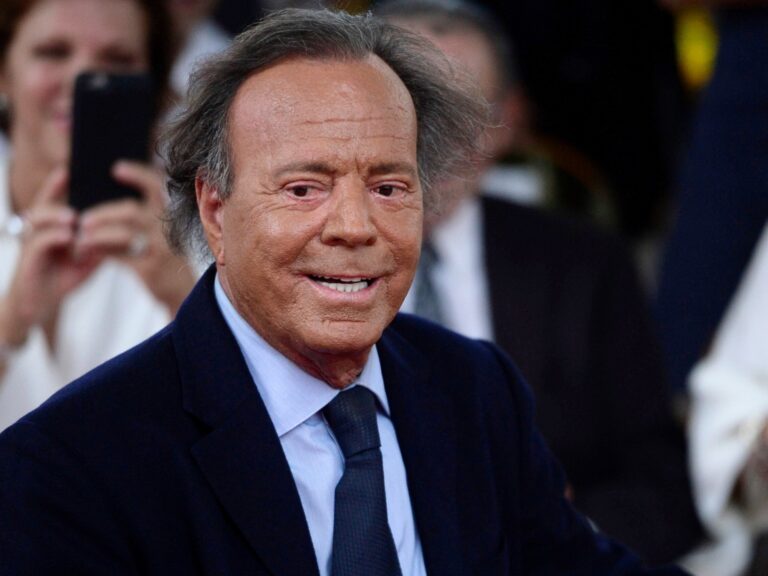 Las denuncias por delitos sexuales y trata de personas contra Julio Iglesias avanzan en República Dominicana