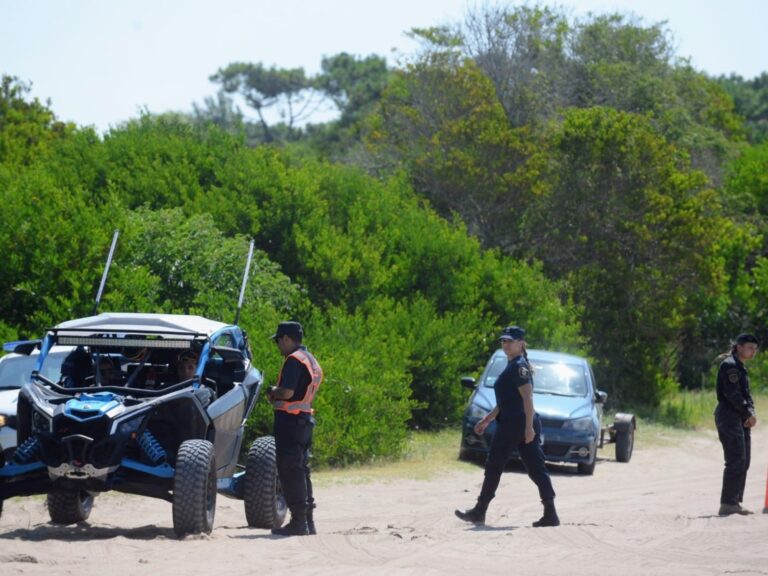 Familia mendocina vuelca su camioneta en Villa Gesell: una mujer herida