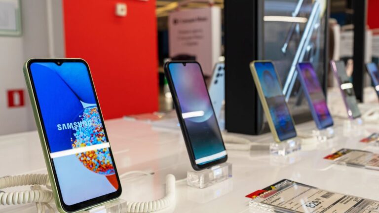 Celulares: ¿Cuándo disminuirán los precios?
