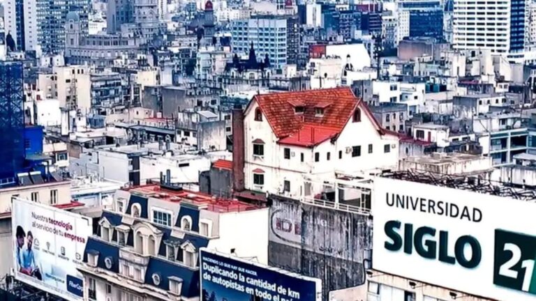 En venta: El icónico ‘Chalet del Cielo’ frente al Obelisco
