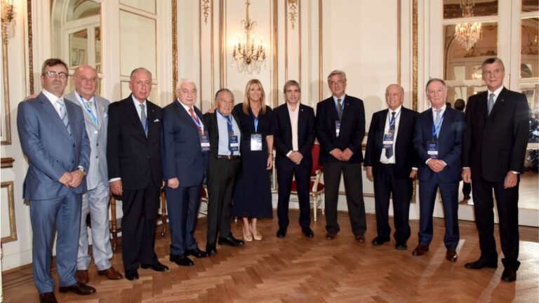 Crédito y Riesgo País: Proyecciones del Grupo de los Seis para 2026