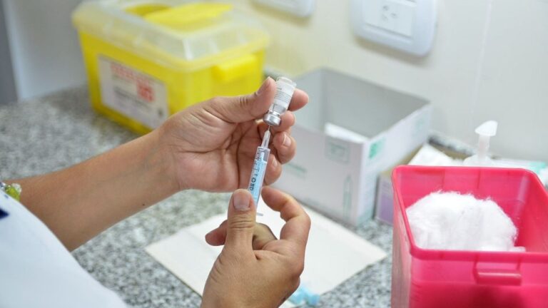 Arranca la distribución de la vacuna contra el dengue en 11 provincias