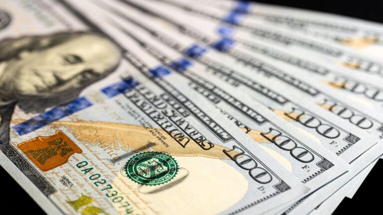 Remonetización: La gente se deshace de los dólares ahora