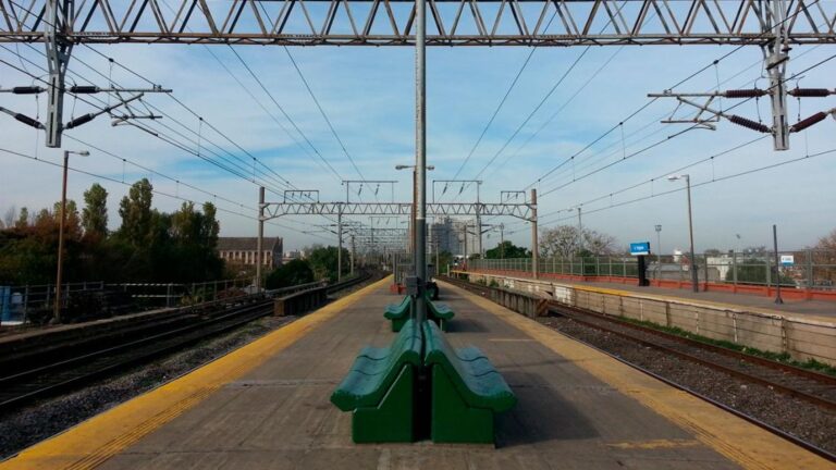 Hipólito Yrigoyen: La estación del Roca cerrada hace más de dos años, lista para su remodelación