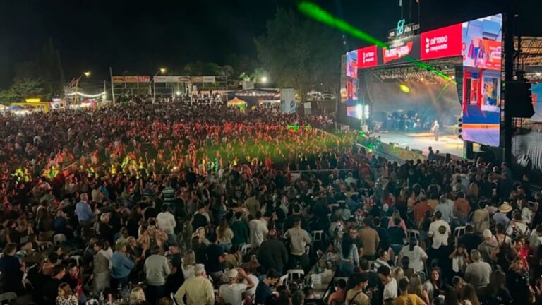 Festival de Folclore en el Agua: Villa del Rosario celebra tres noches memorables y se prepara para sus 60 años