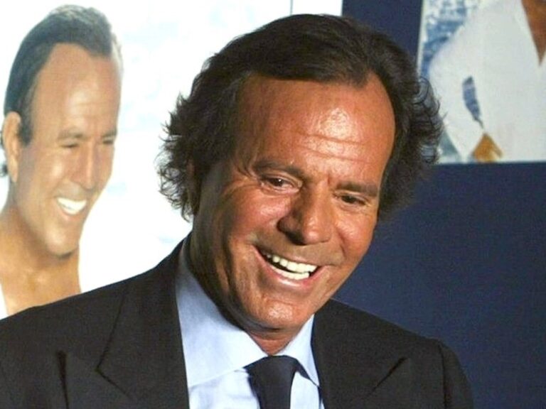 Dos extrabajadoras de Julio Iglesias lo acusan de acoso y agresiones sexuales en sus mansiones del Caribe