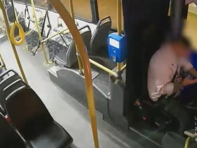 Confusión fatal: Hombre agredió por error a un colectivero tras discusión de tránsito