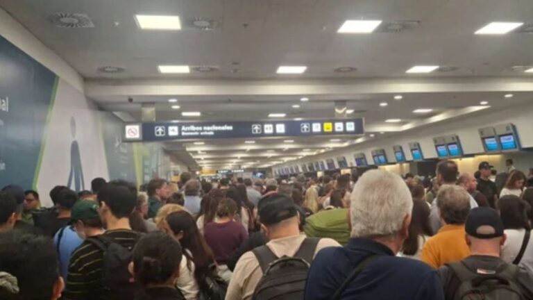 Descontento en Aeroparque y Córdoba: Vuelos Retrasados por el Temporal