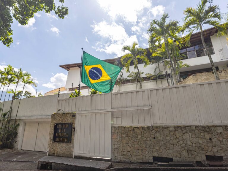 Brasil cede embajada argentina en Venezuela a Italia