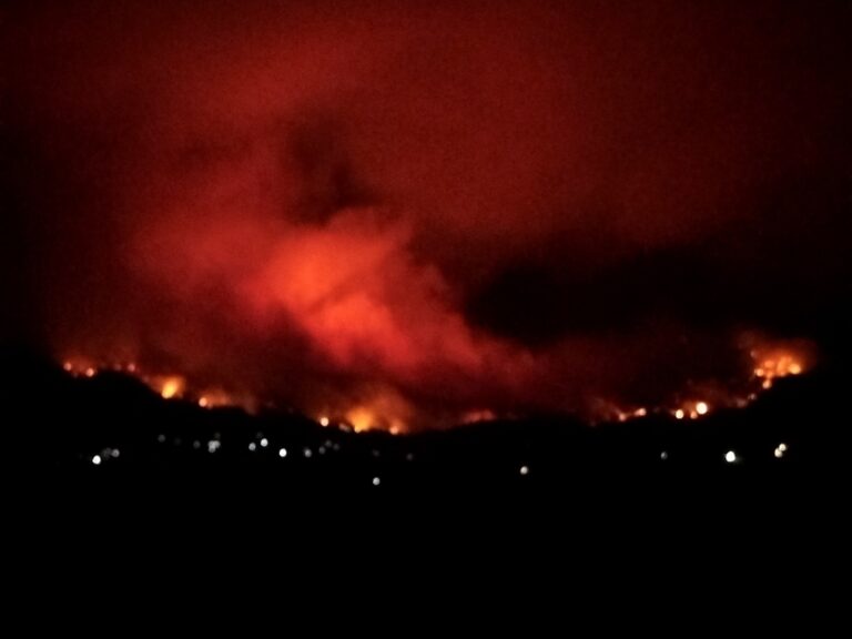 Destrucción de decenas de casas y más de 700 evacuados