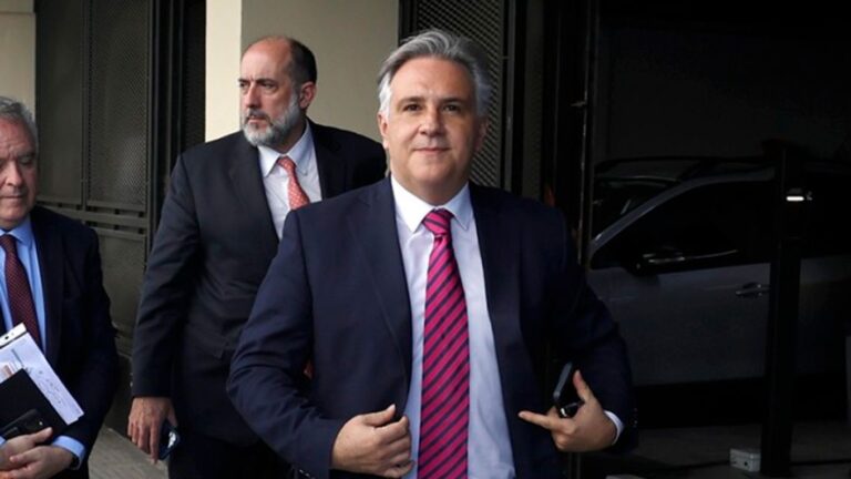 El Gobernador de Córdoba fija la mirada en Wall Street ante advertencias sobre la deuda externa