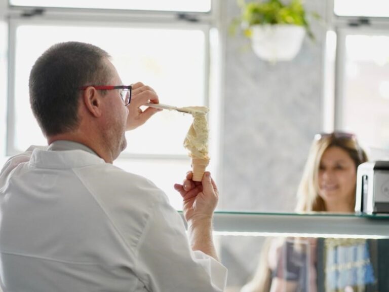El maestro heladero que crea helados de pescado y desafía al chocolate de Dubái
