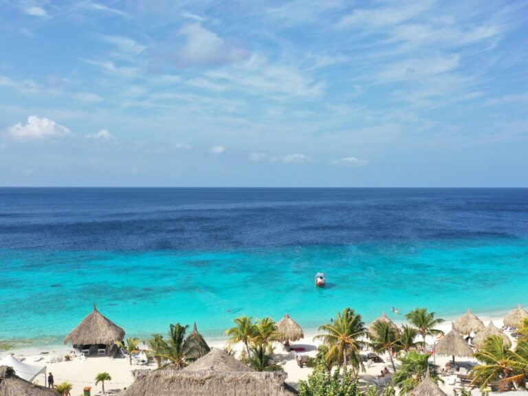 El Paraíso Costero: Isla de Sueños y Casas Coloridas que Encanta a los Argentinos